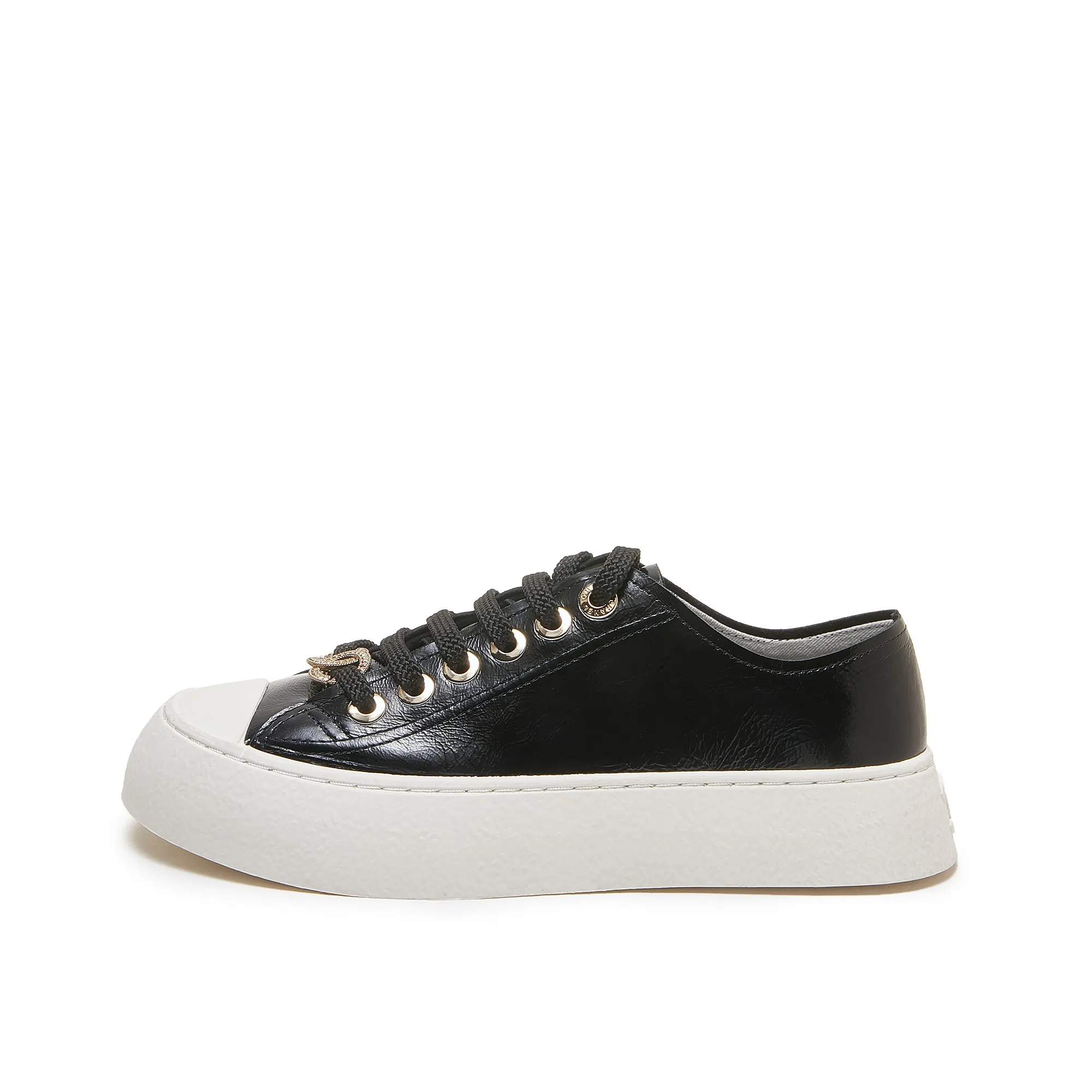 👟👟Ex-factory price 440👟👟 Chanel Chanel - 2024 counter top casual sports shoes This classic design; the upper is electro-embroidered with a variety of craftsmanship; the outsole is fashionable and sporty; it is extraordinary and incorporates a variety of color matching elements... The diversified mix and match is very good-looking and versatile, casual, fashionable, sports and outdoor can be taken into account... ꫛꫀꪝ Go➫ Material: ❶Upper made of: Original imported cowhide ❷Inside made of: original imported breathable sheepskin ❸Outsole based on: original TPU outsole Full set of boutique packaging for women 35–41